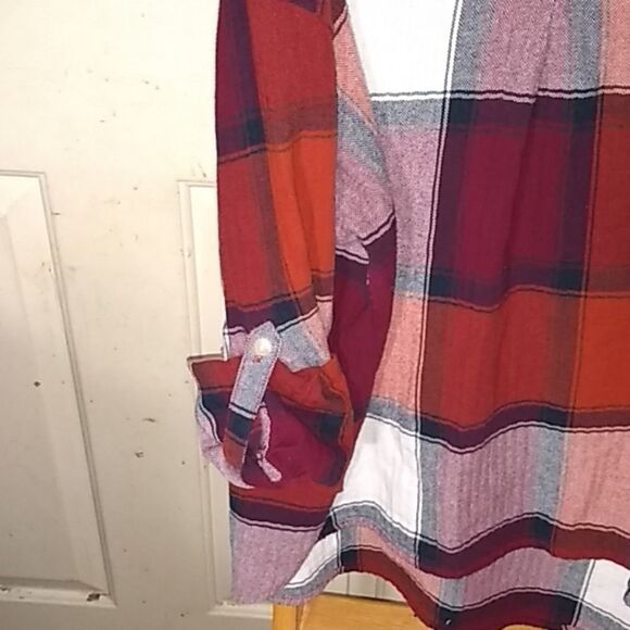 💥Universal Thread plaid v neck blouse - Picture 4 of 7